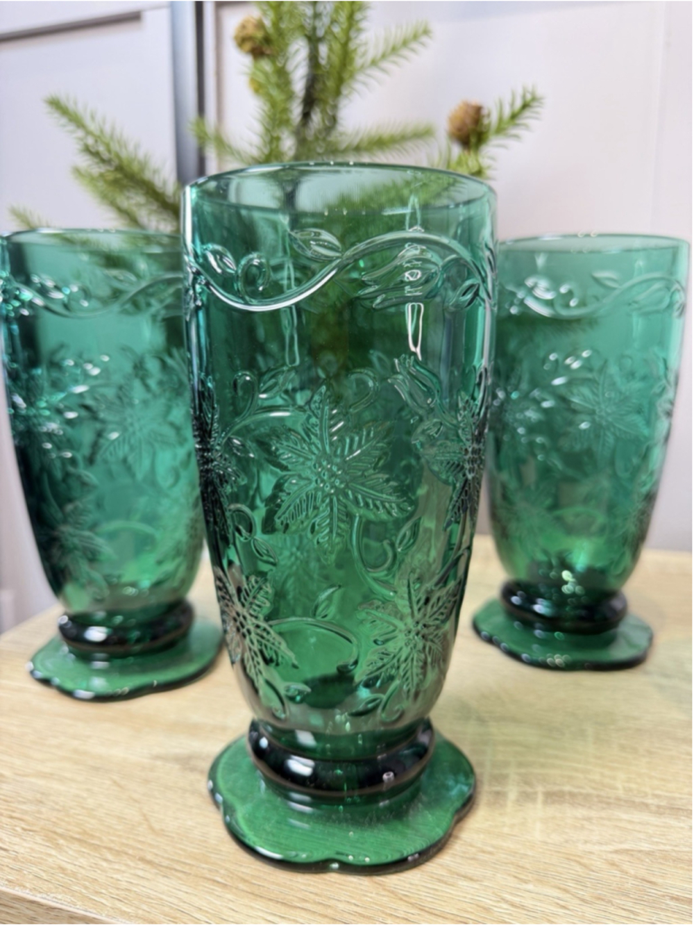 New Set of 4 Princess House Fantasia Amethyst Purple Glass Footed Tumblers 7.25”